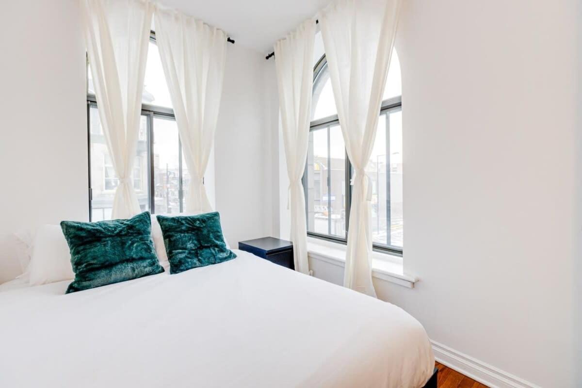 M11 Gorgeous Bright Corner 2Br In Heart Of Mtl Apartment Montreal Exterior photo
